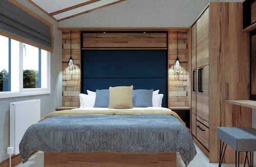 Frampton Ski Chalet | Contemporary lodge with one spacious king-sized bed with en suite.