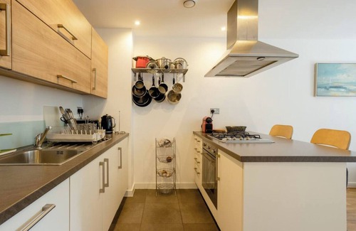 Bromley North Apartment | Contemporary London Apartment with great transport links into Central London