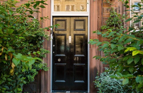 Edinburgh Apartment | Contemporary Meets Traditional in this Scottish Apartment