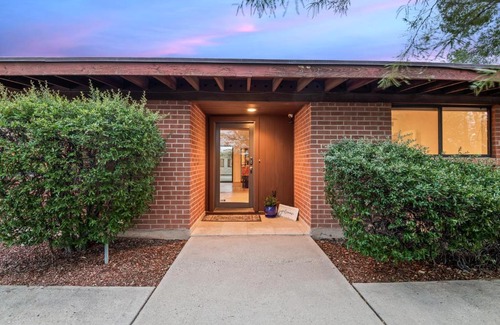 Riverside Terrace House | Contemporary Resort, Pool,Patio,2x Kings,Rec Room