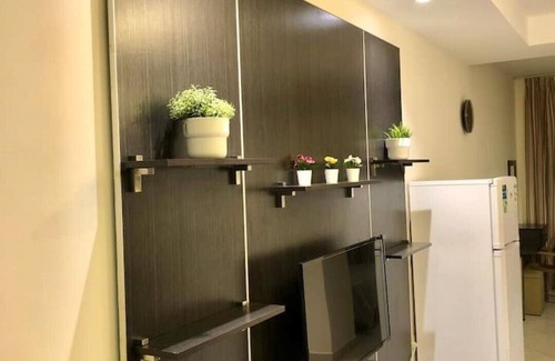 Al Swaifyeh Apartment | Contemporary studio 13 mins to downtown - few steps to great food, cafes, shops