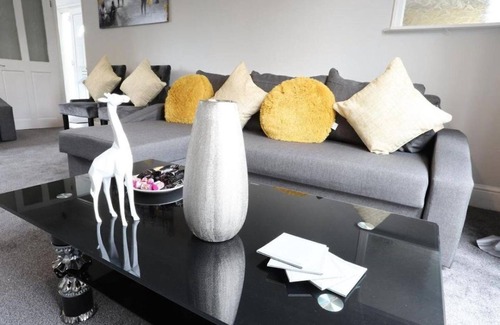 Little Hay House | Contractor Accommodation Near NEC