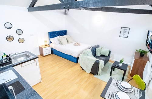 Leeds Apartment | Contractor Base by Kirkstall Shopping Centre
