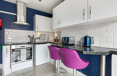 Westcliff-on-Sea House | Contractor Friendly | 2 Bath | Long Stay’s | Wifi