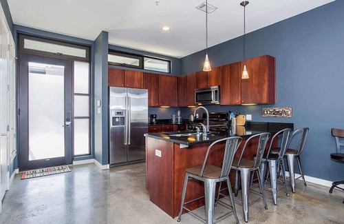 Zilker Condo | Convenient Condo Near Zilker & Barton Springs!