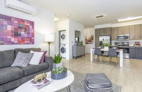 Menlo Park Condo | Convenient Laundry: 1 Bedroom Condo with Washer and Dryer