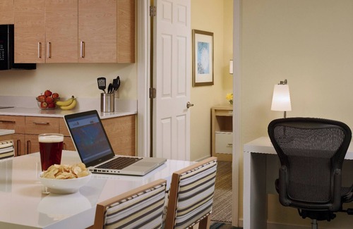 Somerset Hotel | Convenient Retreat with 2 Bedrooms, Near TD Bank Ball Park and Museum