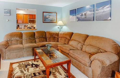 Ludlow Condo | Convenient ski-in/out condo with a fireplace, tennis, washer/dryer, & WiFi