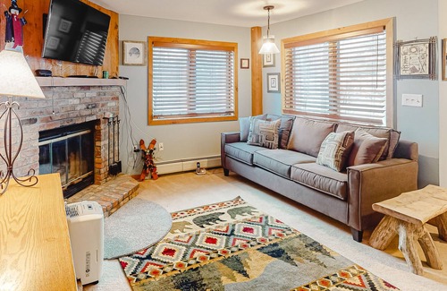 Ludlow Condo | Convenient ski-in/out condo with a fireplace, tennis, washer/dryer, & WiFi