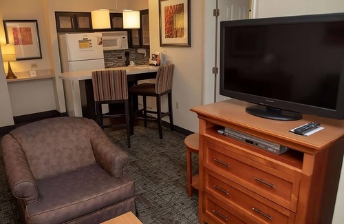 Vance Jackson Apartment | Convenient Stay! 2 Pet-friendly Units w/Full Kitchens, Free Breakfast!