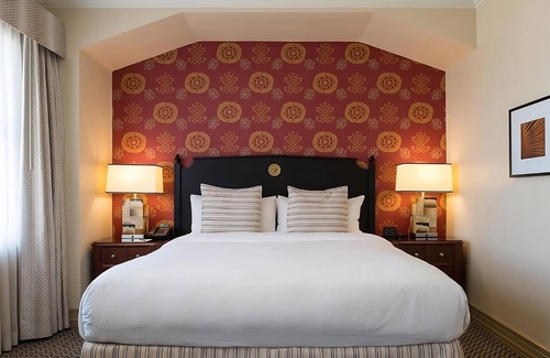 Downtown Austin Resort | Convenient Stay, Superb Location! Spacious Accommodation, Pool, Pets Allowed!