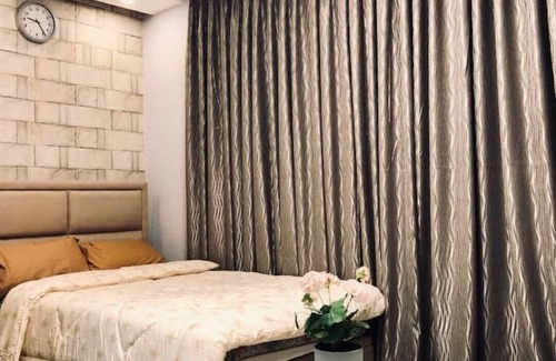 Al Swaifyeh Apartment | Convenient studio 13 mins to downtown - steps away to great food, cafes, shops
