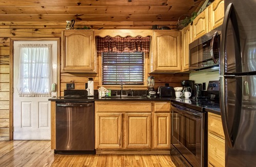 Sevierville Cabin | Convenient to Dollywood and Dolly Splash Country Family Cabin Rental- Hot Tub-Swimming Pool Access