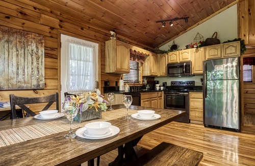 Sevierville Cabin | Convenient to Dollywood and Dolly Splash Country Family Cabin Rental- Hot Tub-Swimming Pool Access