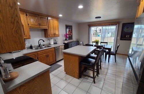 Green Bay House | Convenient to Green Bay's beltline where you can get anywhere in 15 minutes.