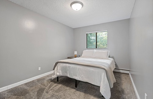 St. Louis Park Apartment | Convenient West End Apartment