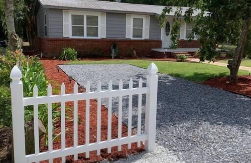 Myrtle Grove House | Conveniently located 2brm/1bt Home