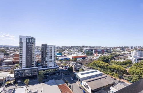 Milton Apartment | Conveniently located 2BR apt w/rooftop pool @Milt