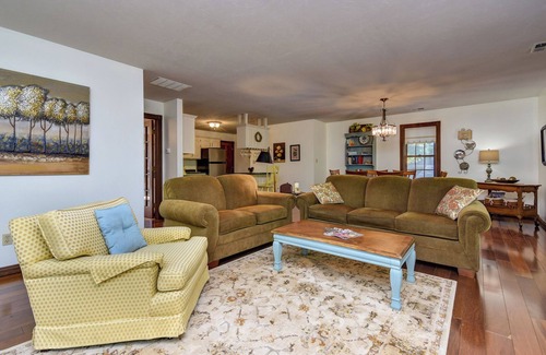 Ozark House | Conveniently located charming carriage house in historic neighborhood.