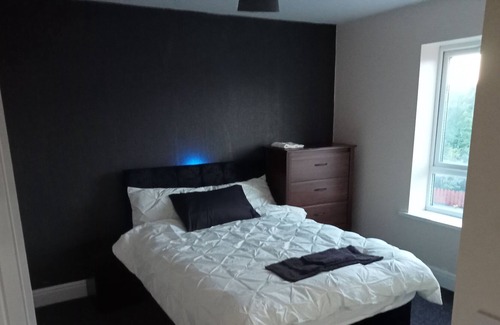 Bradford Apartment | Conveniently located 2-Bedroom Appartment - Great value for money