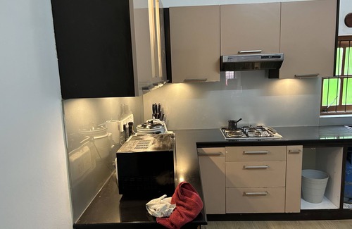 Colombo House | Conveniently located house in the heart of the city.