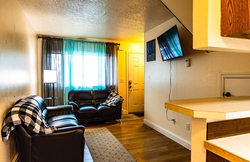 College House | Conveniently Located 2 BR Townhome w/Self Check-in