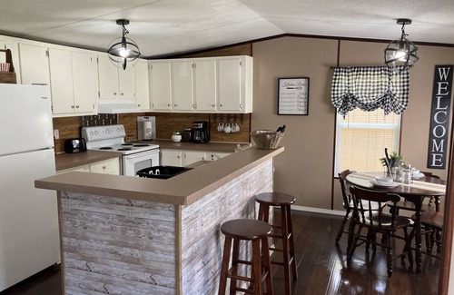 Stanton House | Conveniently Located ~ WiFi ~ Central Heat & Air.