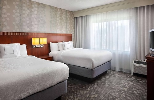 Laguna Hills Resort | Conveniently To Excellent Transportation! Near Heisler Park, Pet-Friendly