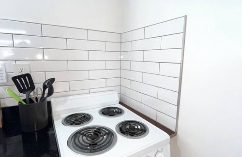 Downtown Greensboro Apartment | Cool City studio/free parking/walkable to all hot spots/safe/keyless/Tanger