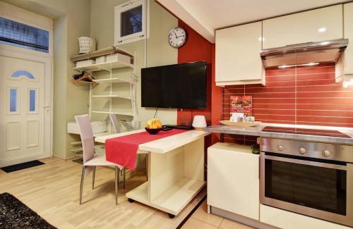 Krisztinavaros Apartment | COOL COLORS FLAT LOCATED IN THE HEART OF BUDa