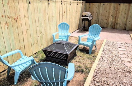 Wesley Heights House | Cool Guest House. Close to Uptown. Walk Everywhere