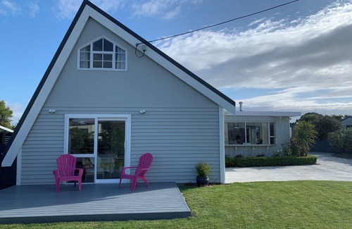 Foxton Beach House | Cool Guest Suite by the Beach