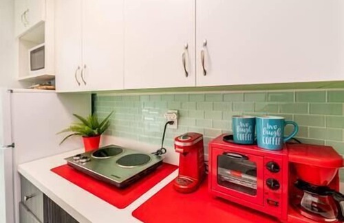 Flagami Apartment | Cool Mini-Studio. 3mi to Airport. 11mi to Beach