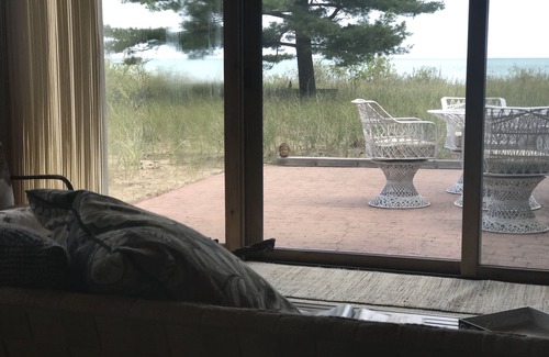 Greenbush House | Cool vibes w/150' private beach, big views, trees, like northern Cali retreat