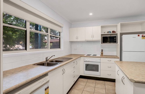 Rainbow Beach House | COOLAMAINE 1 - Rainbow Beach. Easy walk to beach and shops.