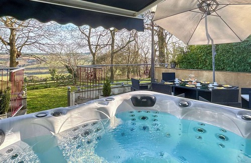 Folkestone Cottage | Coombe Wood Coach House