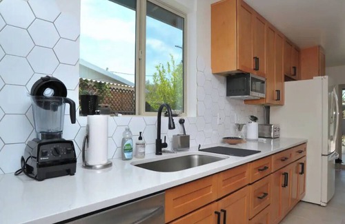 Rosemont West House | Coop: Perfectly Curated Mid-Century