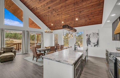 Orderville House | Copper Rock Ridge |Hot Tub |Pool Table| Near Zion