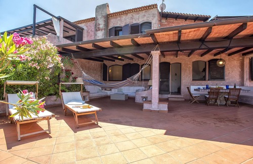 Tiriddo Villa | Coral Coast Spectacular villa with the beach below the house