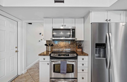 Coral Ridge Isles Villa | Coral Ridge Isles Beauty - Waterfront Pool Villa, BBQ
