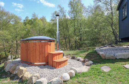 Newtonmore Cottage | CORALDIE, romantic, with open fire in Newtonmore