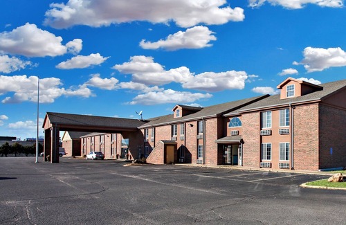 Newton Hotel | Coratel Inn & Suites By Jasper Newton - Comfort 2 Queen Bed NS