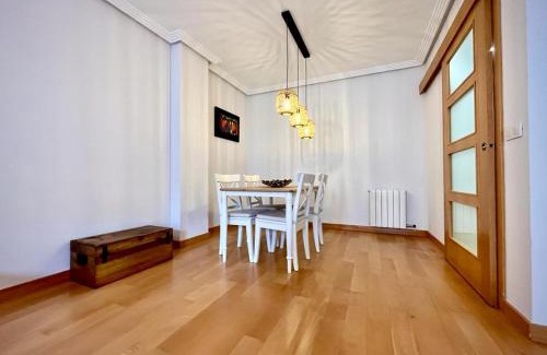 Burgos Apartment | Cordón 2 Centro histórico con Parking incluido ATUAIRE