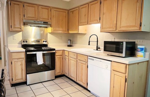 Cordova House | Cordova! Modern 3BR, Hot tub&bbq