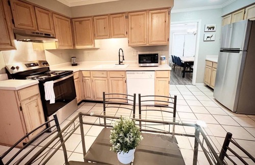 Walnut Grove House | Cordova! Modern 3BR, Hot tub&bbq