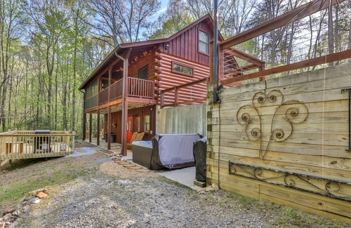 Talking Rock Cabin | Corkscrew Creek | Ellijay, GA