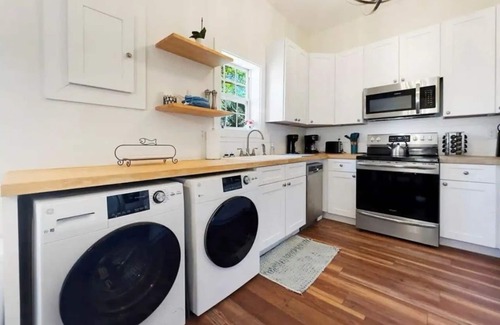 Port St. Joe House | Corner Cottage - Close to Downtown & Beaches - King Bed - Boat Parking - NO Pet Fees !