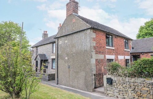 Swinscoe Cottage | CORNER COTTAGE, pet friendly, with open fire in Ashbourne