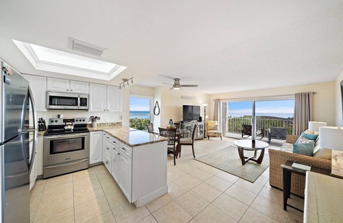 Stuart House | Corner Direct Oceanfront Condo Stunning Views S. Hutchinson Island