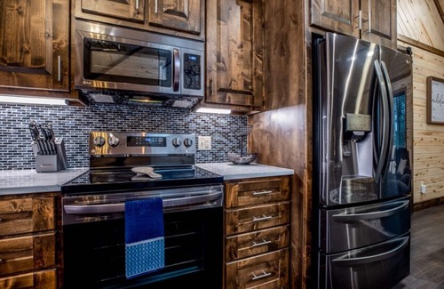 Octavia Cabin | Corner Pocket Escape